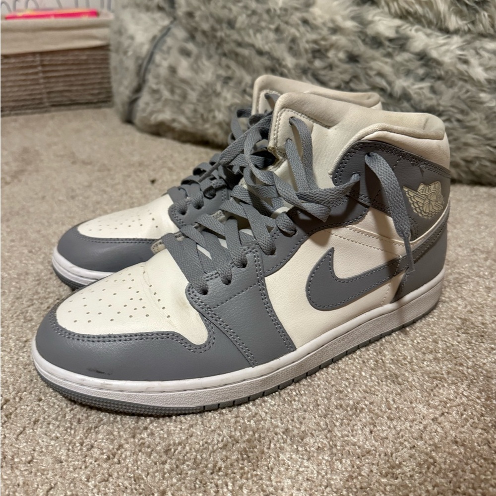 women’s air jordan 1 mid “stealth” authenticated by GOAT